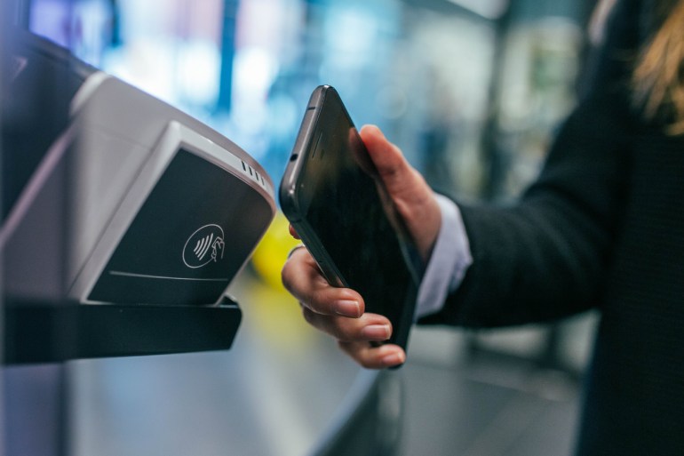 Pros and cons of mobile payment services