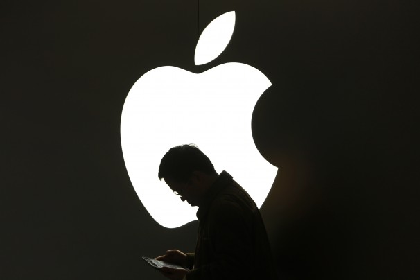 Image conscious: Apple praised in traditional media, but criticized on the social web